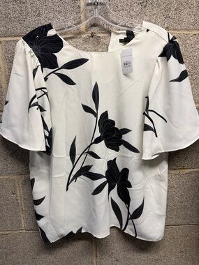 Ann Taylor Black and White Floral Flutter Sleeve Blouse
